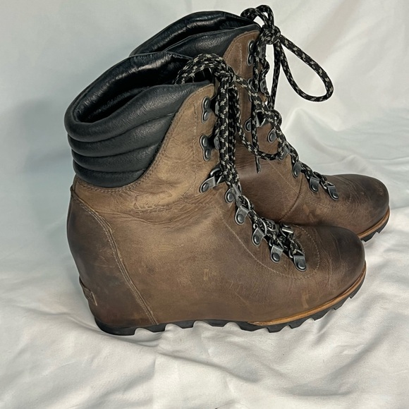 Sorel Conquest Wedge Boots - Picture 3 of 10